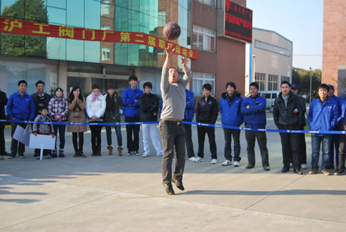 上海滬工閥門(mén)廠第二屆職工運(yùn)動(dòng)會(huì)男子定點(diǎn)投籃比賽(圖15)