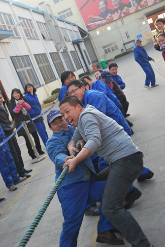 上海滬工閥門(mén)廠第二屆職工運(yùn)動(dòng)會(huì)男子拔河比賽(圖17)